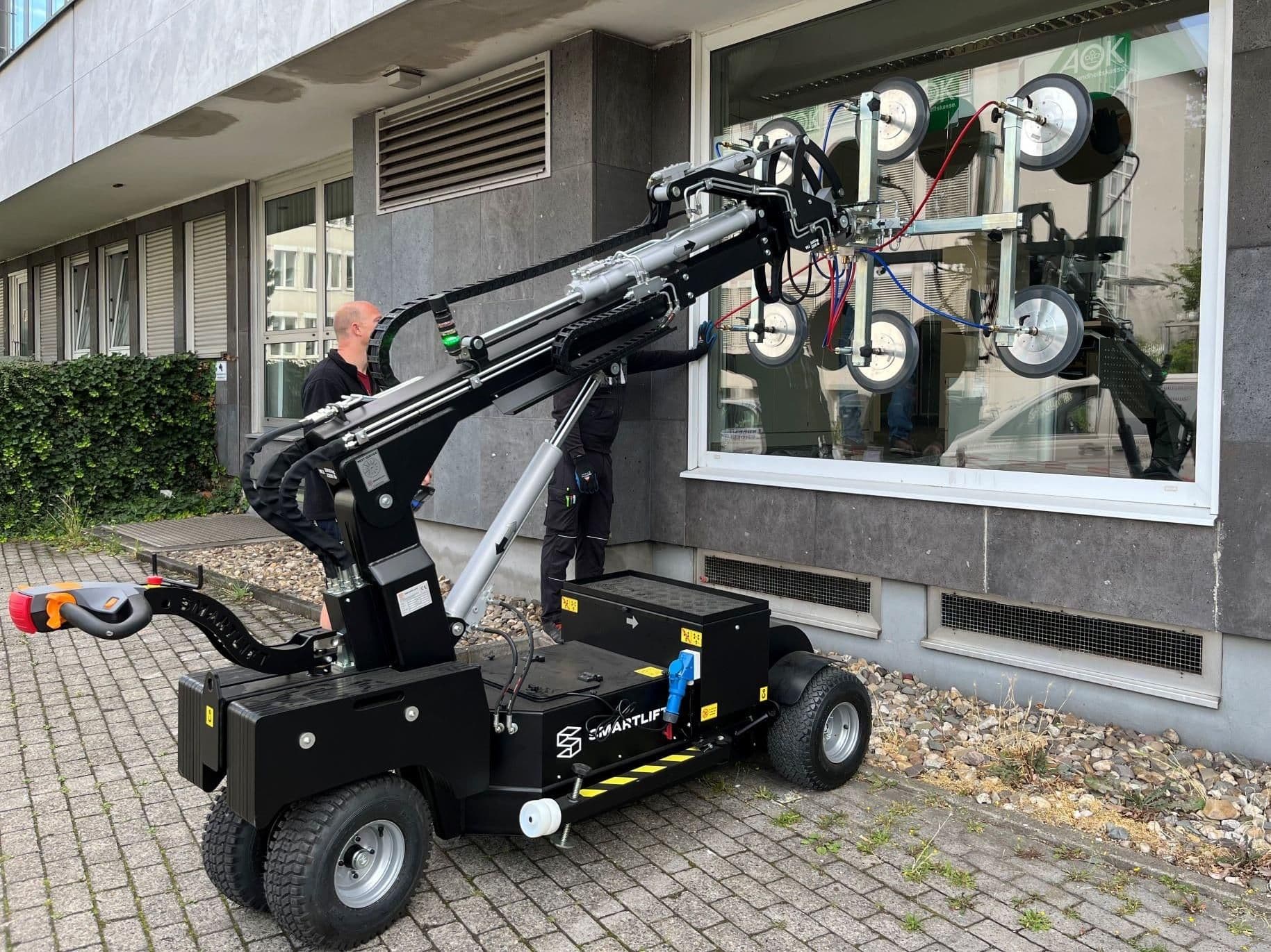 Enderling window service installs large window with black Smartlift